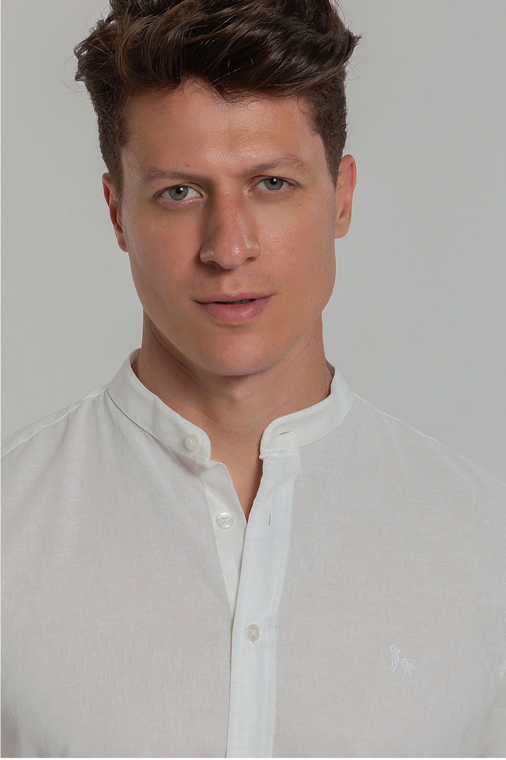 Camisa Social de Linho Masculina Gola Padre Manga Longa