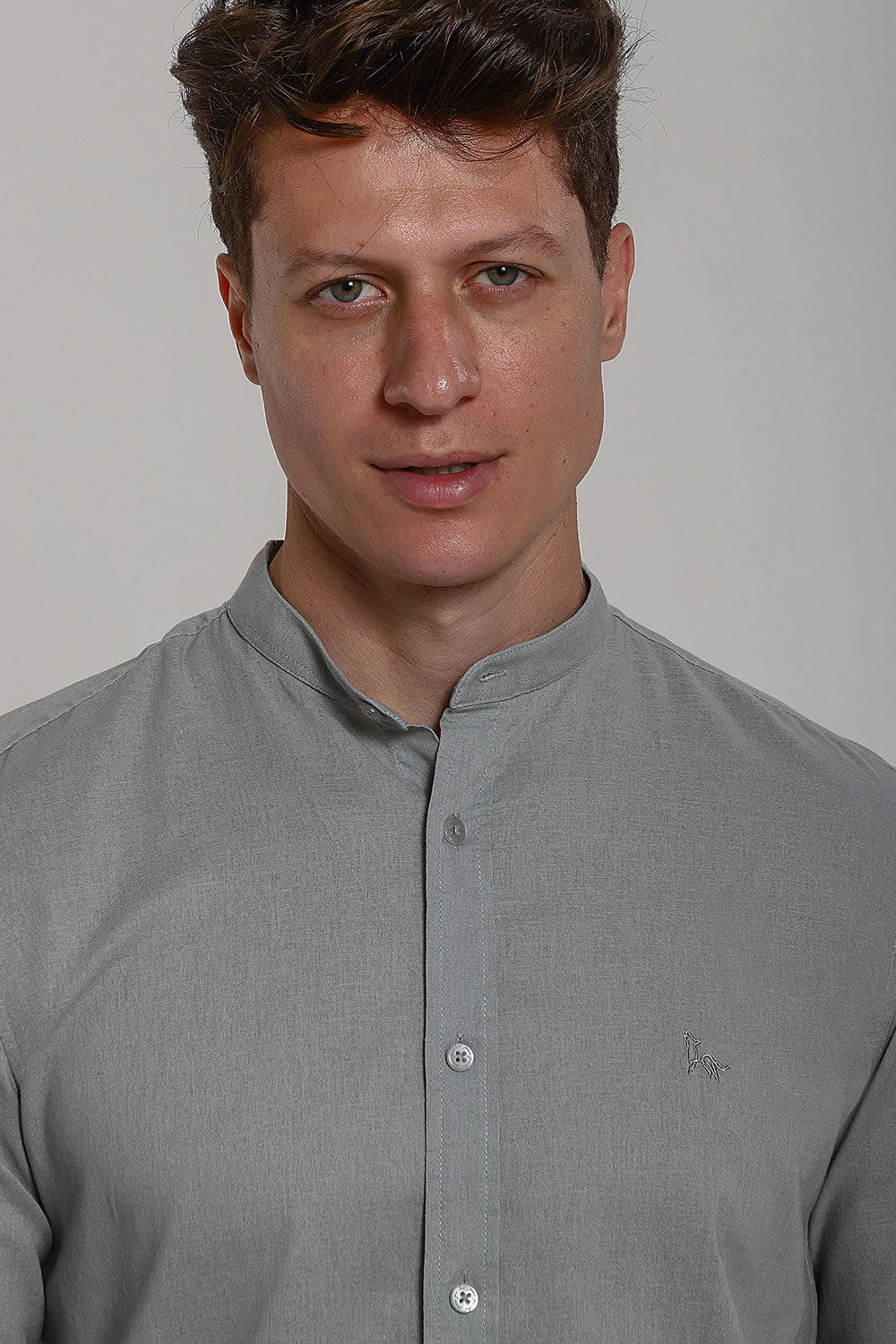 Camisa Social de Linho Masculina Gola Padre Manga Longa