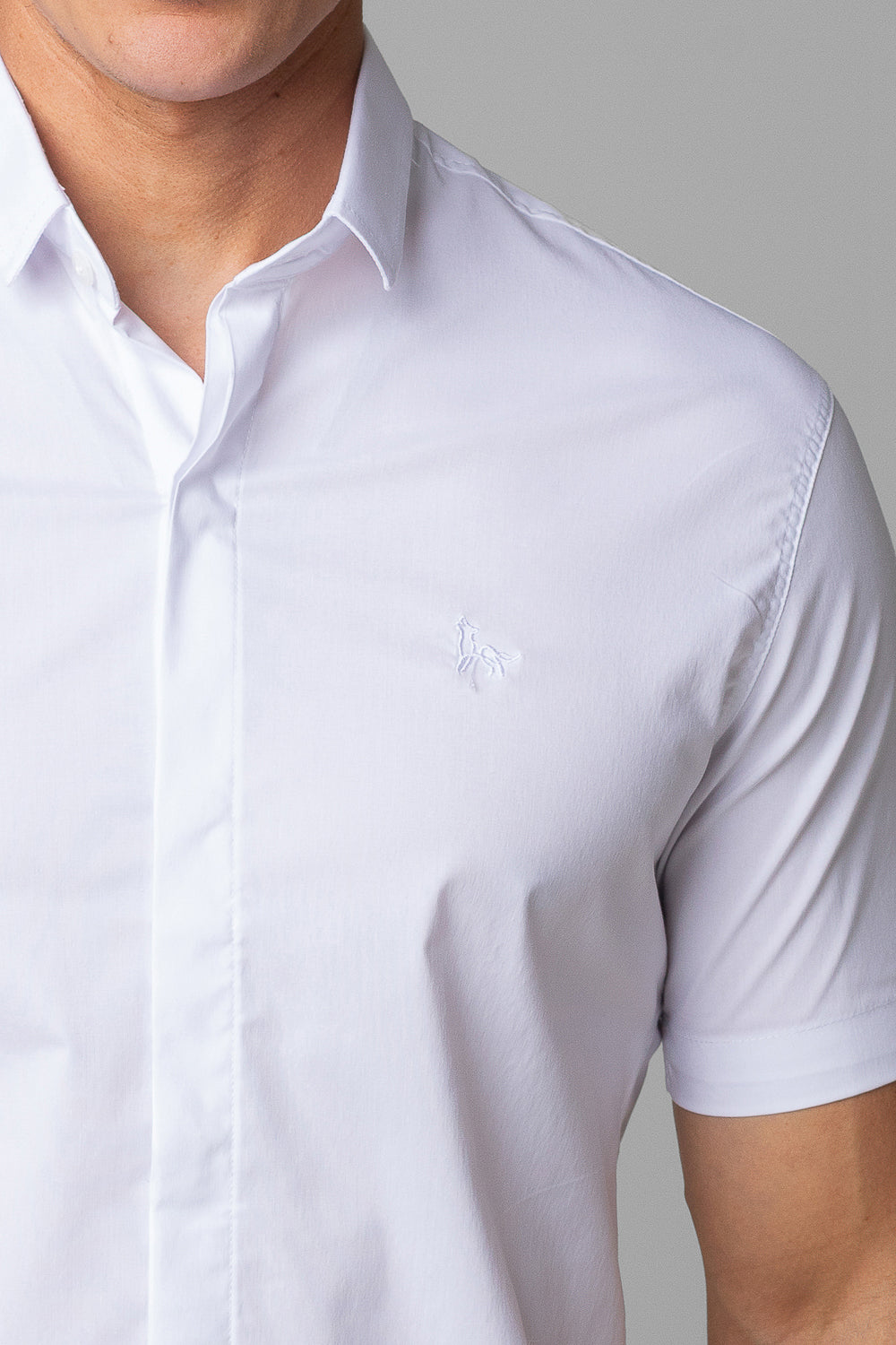 Camisa Social Masculina Tricoline Acetinada Slim Fit Vista Oculta MC