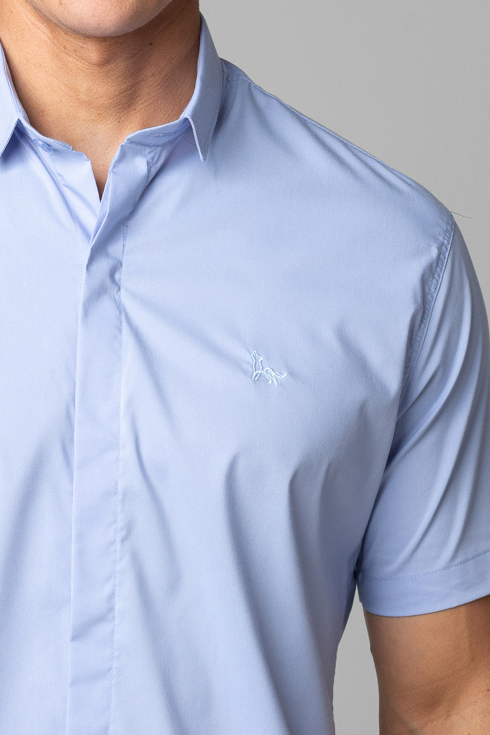 Camisa Social Masculina Tricoline Acetinada Slim Fit Vista Oculta MC