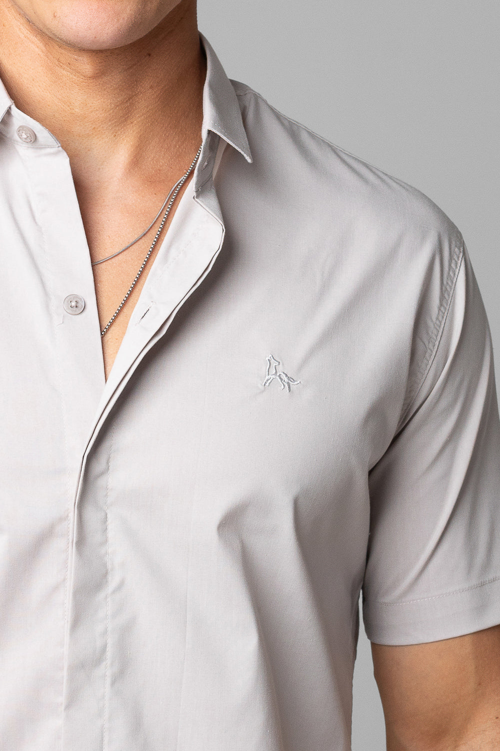 Camisa Social Masculina Tricoline Acetinada Slim Fit Vista Oculta MC
